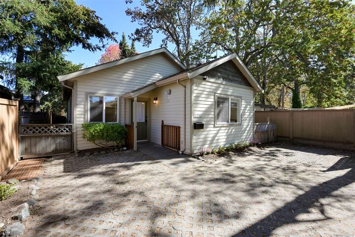 Property Photo:  2563 Shelbourne St  BC V8R 4L7 