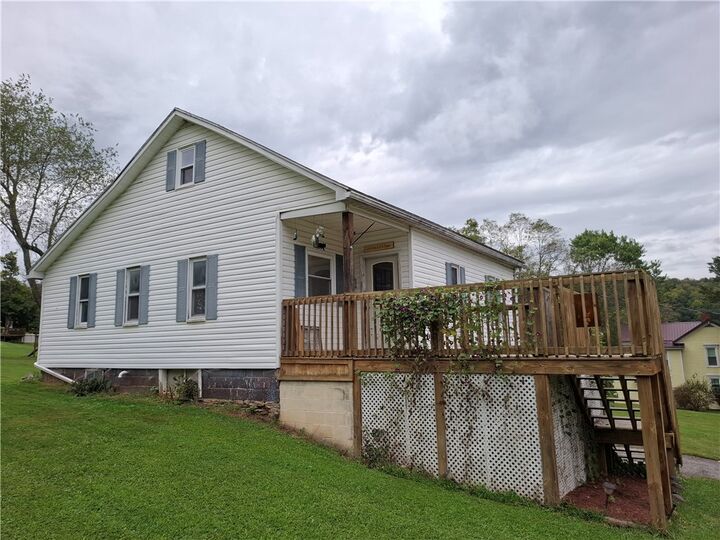 Property Photo:  107 Sawmill Rd  PA 15370 