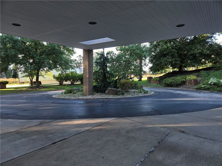 Property Photo: 820 E Beau 3L PA 15301