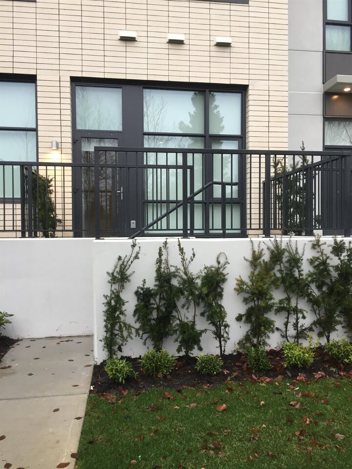 Property Photo:  4427 Cambie Street 102  BC V5Z 2Y8 