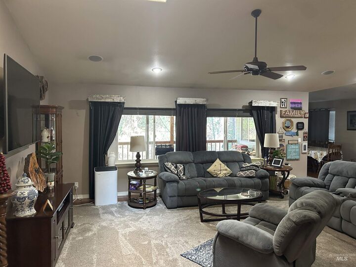 Property Photo:  197 Scriver Woods Rd  ID 83622 