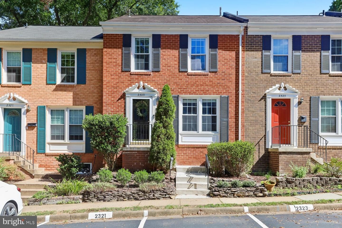 Property Photo: 2323 Harleyford Court VA 20191