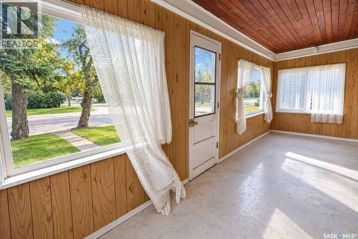 Property Photo:  499 23rd Street E  SK S6V 1P9 