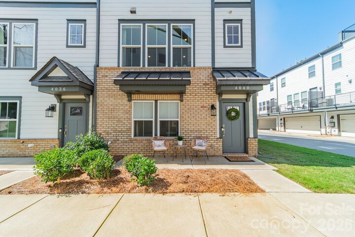 Property Photo:  4040 Hidden Oaks Drive  NC 28205 