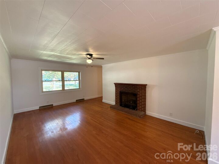 Property Photo:  805 E Iredell Avenue  NC 28115 