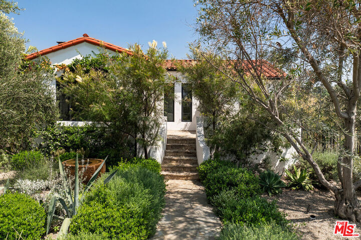 Property Photo: 2168 Princeton Ave CA 90026