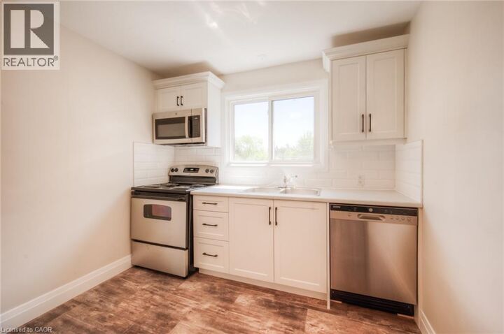 Property Photo:  158 Erb Street East 32  ON N2J 1M4 
