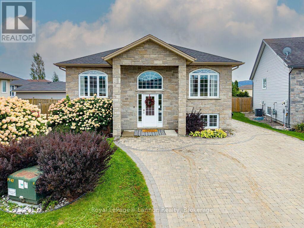 Property Photo: 696 Weiler Boulevard ON P7C 0A7