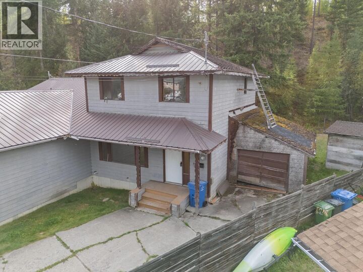 Property Photo:  283 Kimbrook Crescent  BC V1A 3B1 