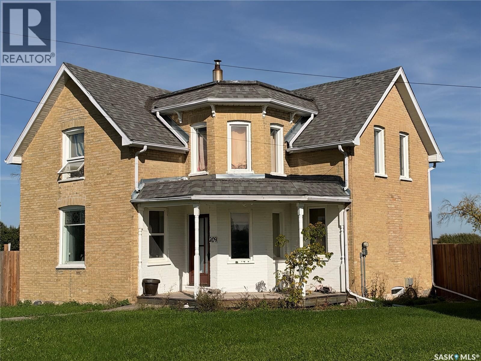 Photo de la propriété:  209 Government Road  SK S0G 5H0 