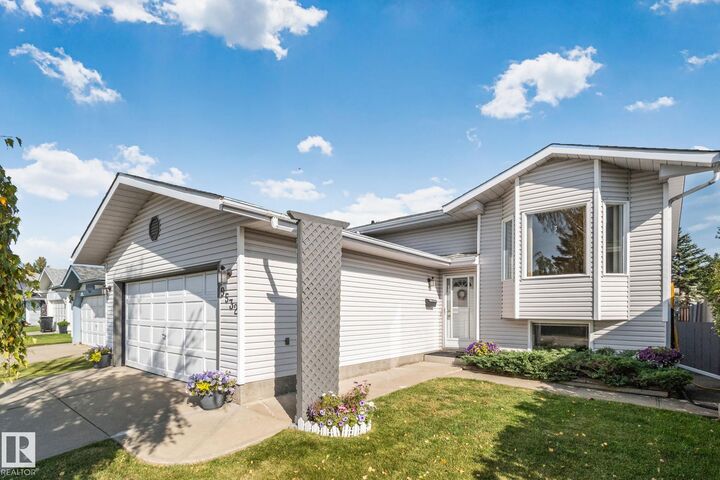 Property Photo:  9532 175 Avenue NW  AB T5Z 2B6 