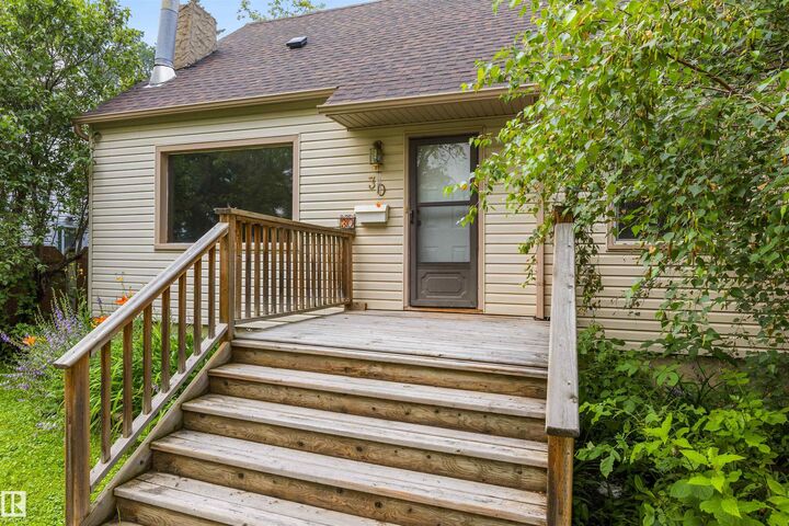 Property Photo:  11230 75 Avenue NW  AB T6G 0H3 