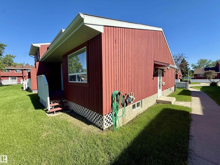 Property Photo:  10654 Beaumaris Road NW  AB T5X 3N4 