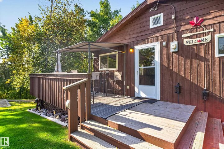 Property Photo:  9 Horseshoe Crescent  AB T0E 1A0 