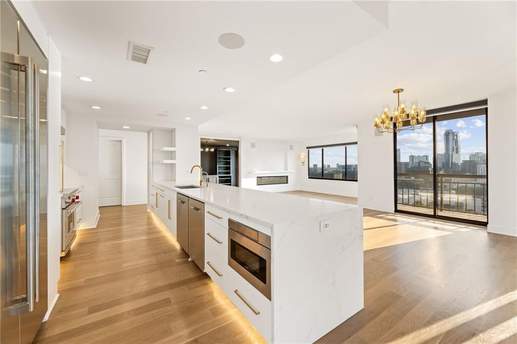 Property Photo:  3481 Lakeside Drive NE P206  GA 30326 