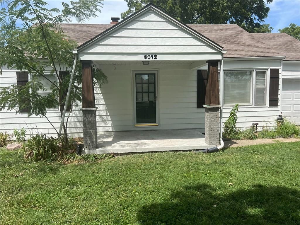 Property Photo: 6012 NW Lenox Avenue MO 64151