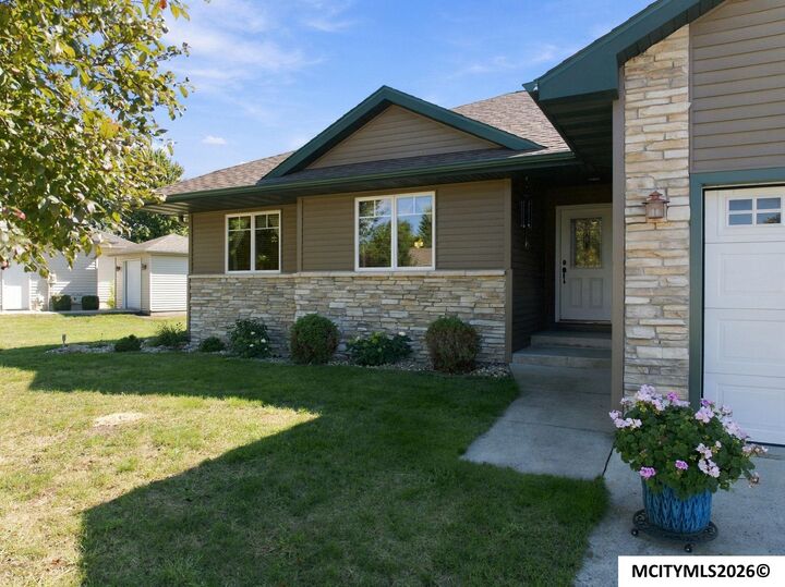 Property Photo: 2923 Morning Star Ct IA 50401