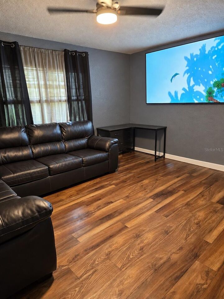 Property Photo:  1410 E Annie Street  FL 33612 