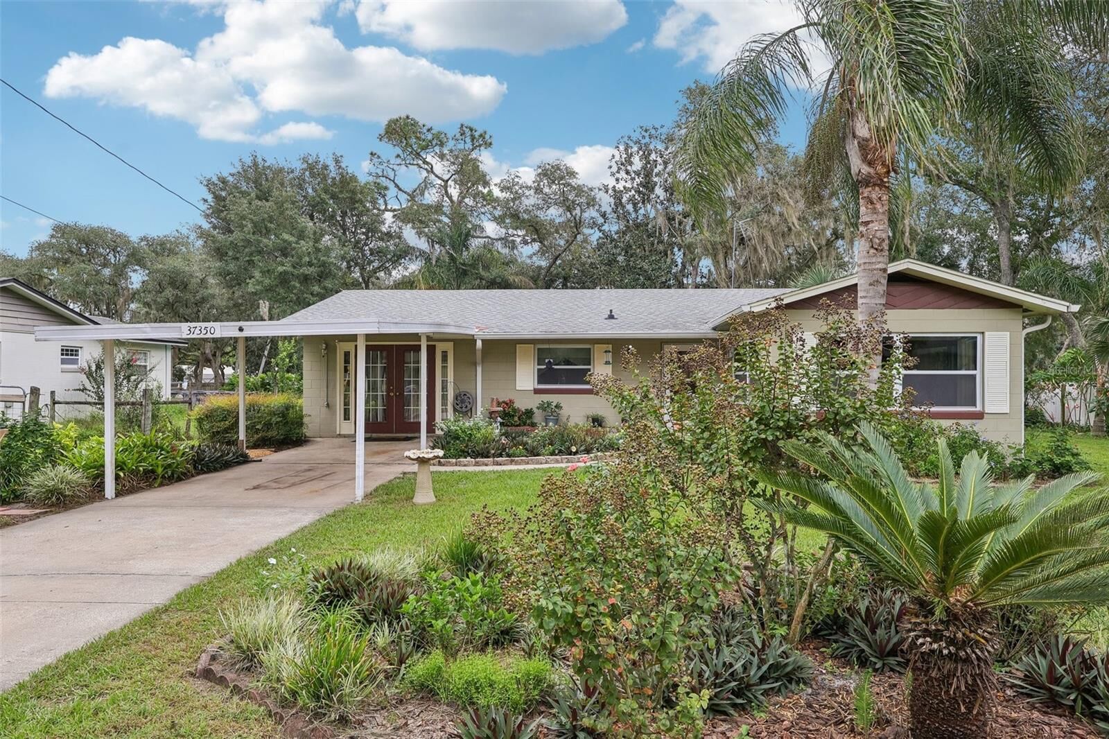 Property Photo: 37350 Oak Lane FL 32784