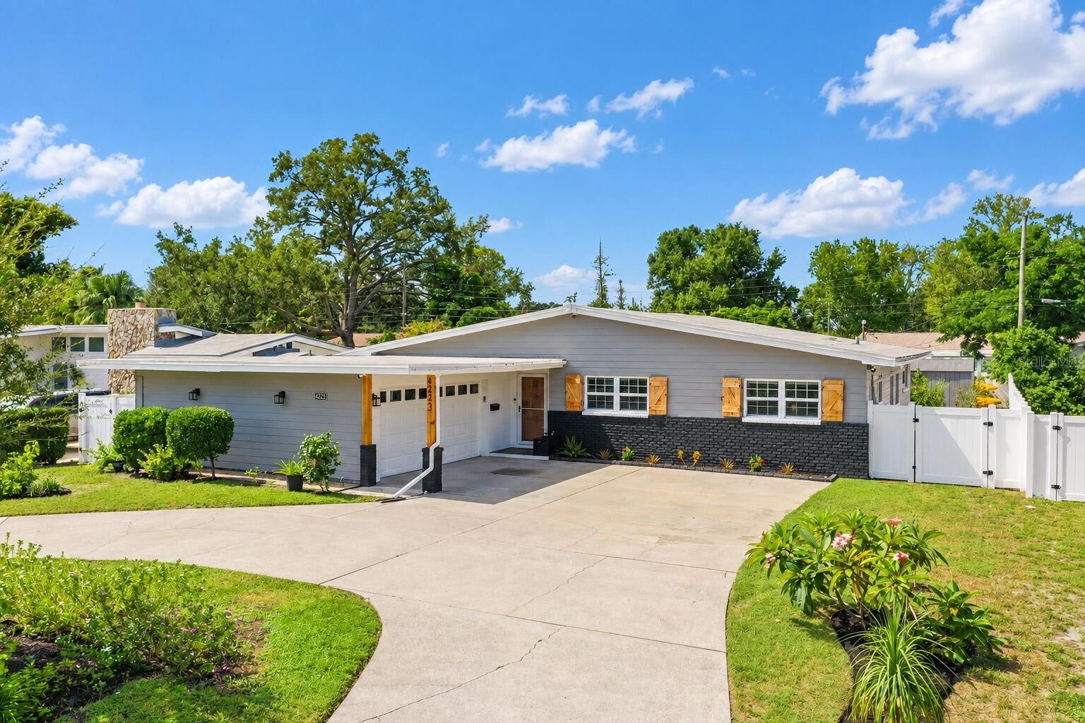 Property Photo:  4223 Narvarez Way S  FL 33712 