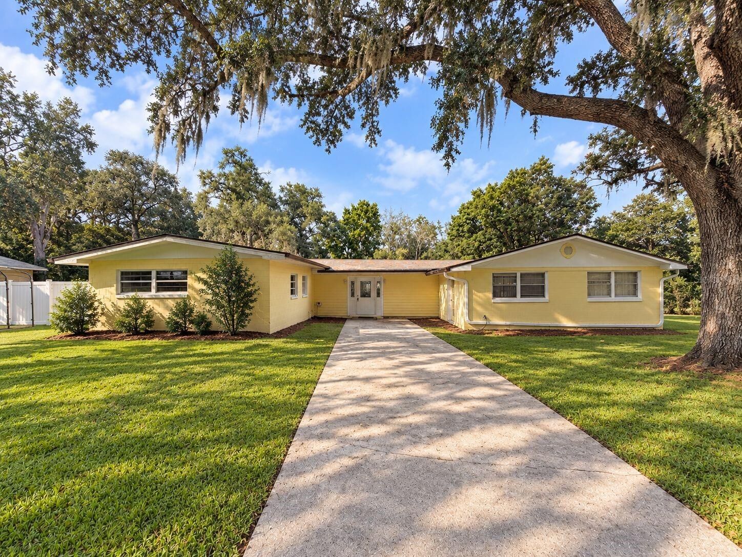 Property Photo: 2508 Stoer Island Drive FL 34748