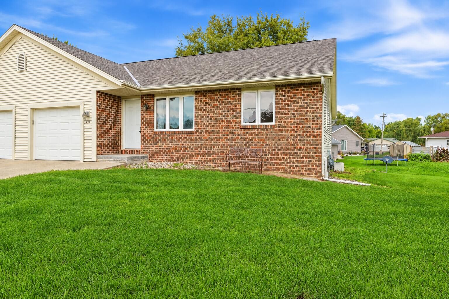 Property Photo:  406 Keno Cir  WI 53032 
