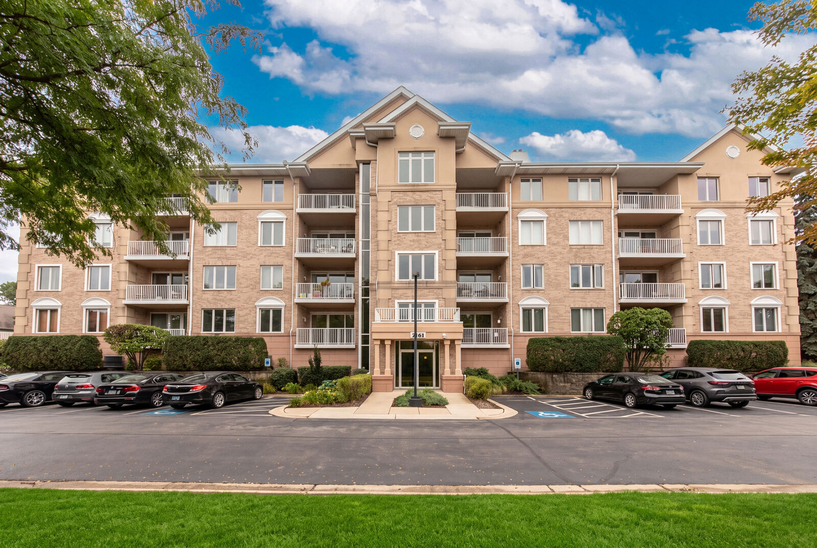 Property Photo: 1761 Pavilion Way 308 IL 60068