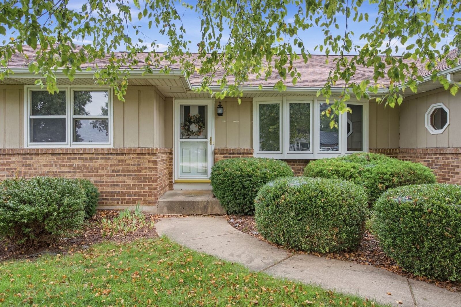 Property Photo:  110 Naden Court  IL 60560 