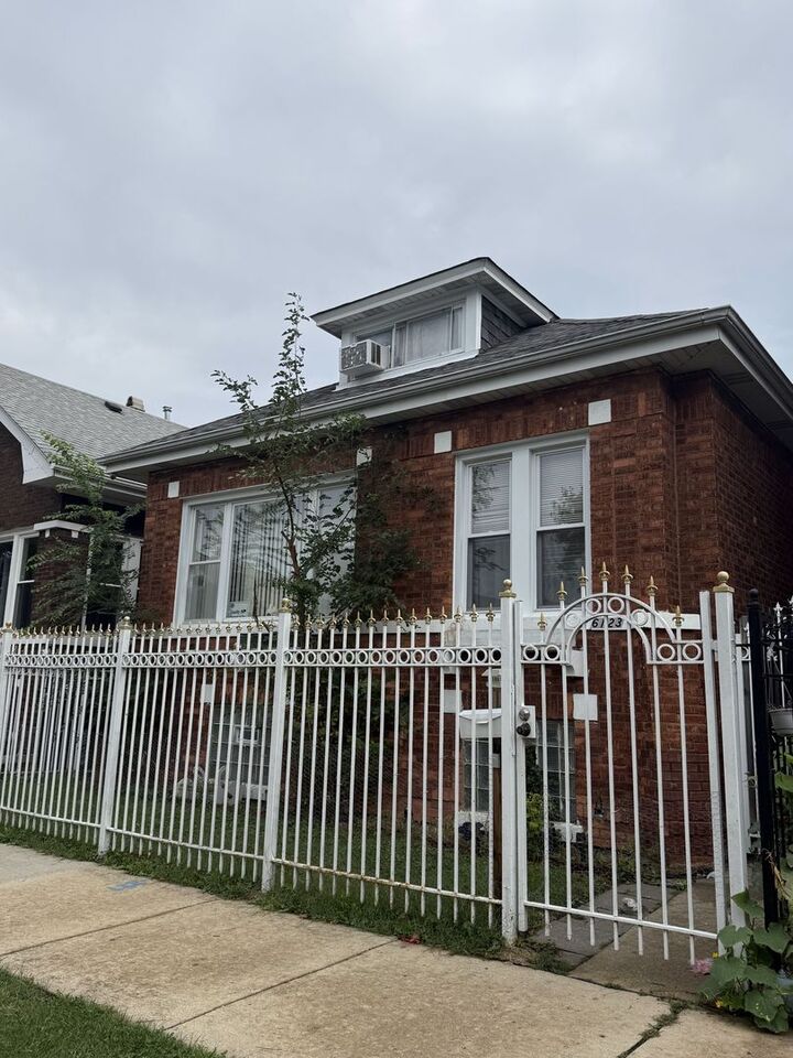 Property Photo: 6123 S Washtenaw Avenue IL 60629