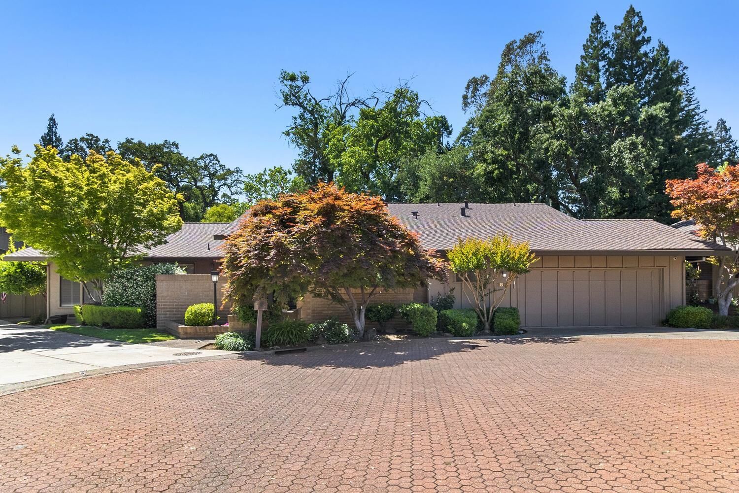 Property Photo: 2800 Calle Vista Way CA 95821