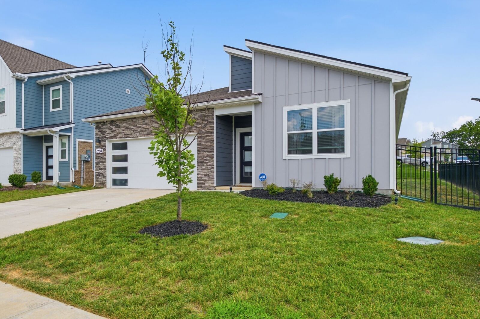 Property Photo: 1208 Linn Cove Ct TN 37066