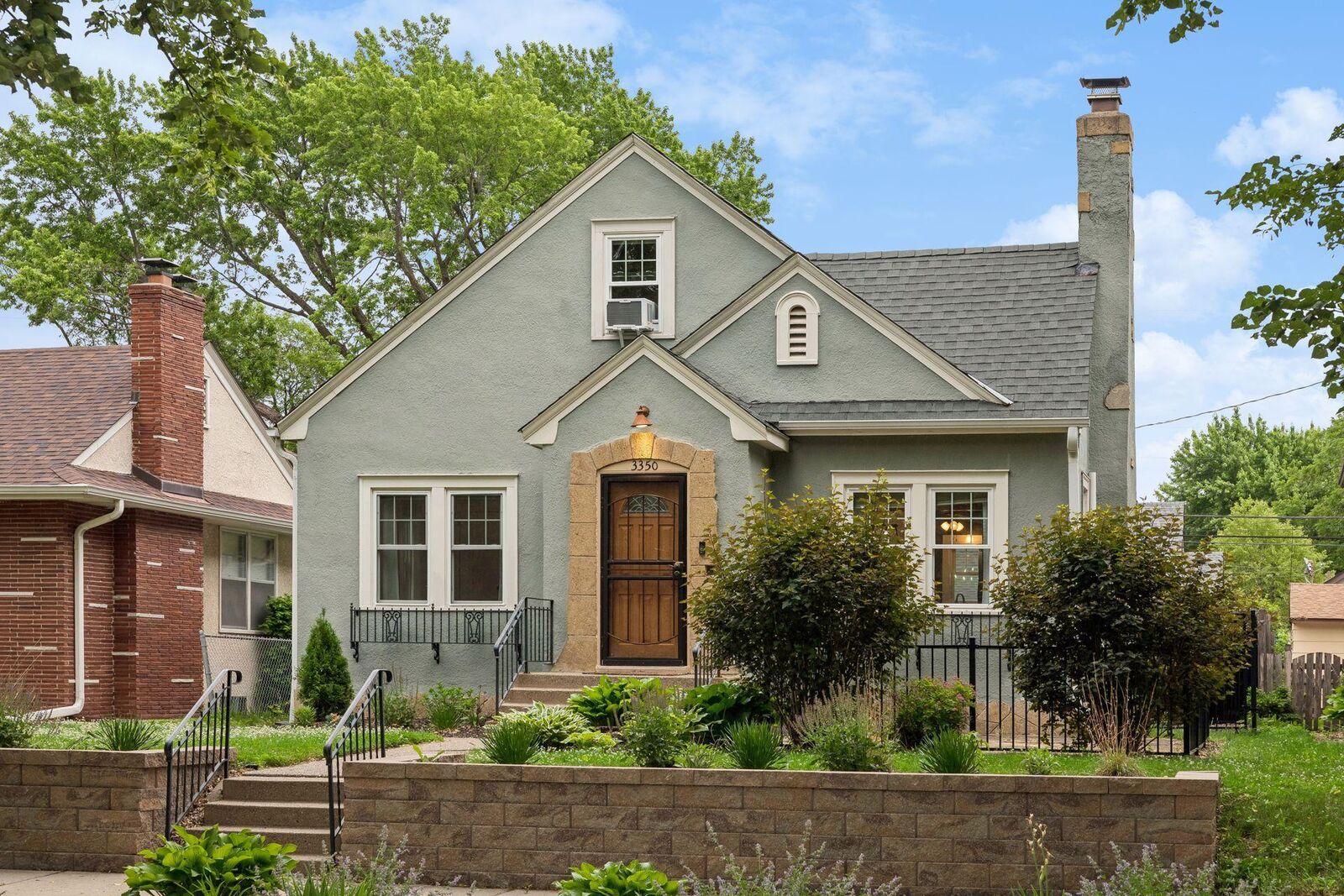 Property Photo:  3350 Xerxes Avenue North  MN 55412 