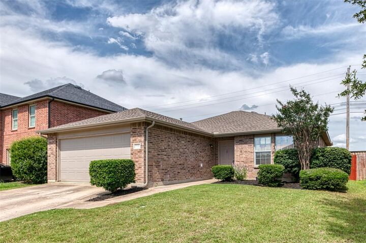 Property Photo:  9020 Noontide Drive  TX 76179 