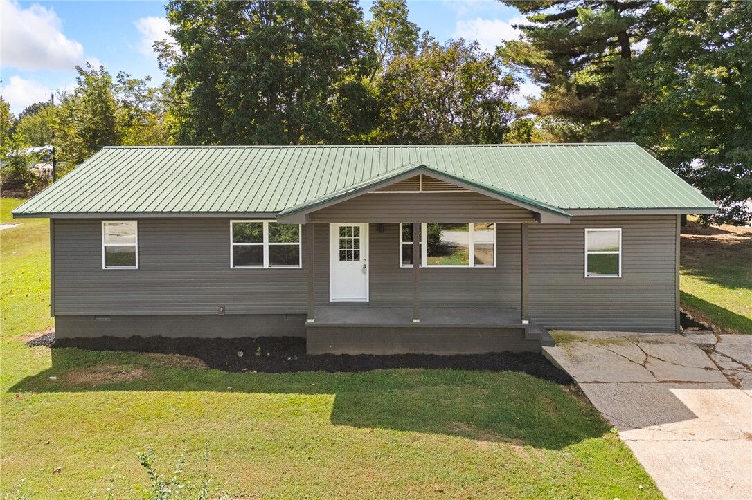 Property Photo:  18 Sue Street  AR 72685 