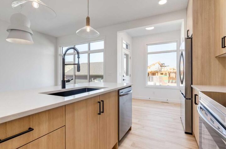 Property Photo:  819 Sora Boulevard SE  AB T3S 0M7 