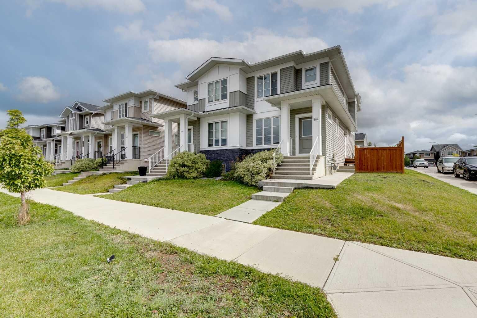 Property Photo:  104 Corner Meadows Gate NE  AB T3N 1J7 