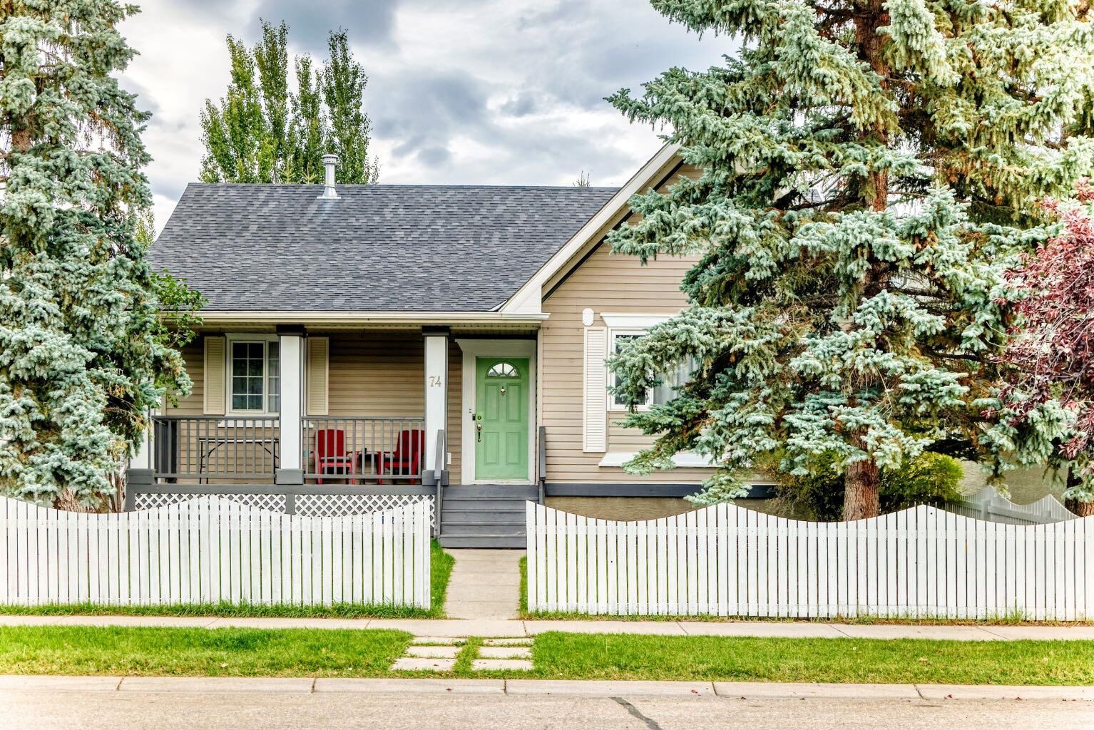 Property Photo:  74 Cimarron Drive  AB T1S 1R9 