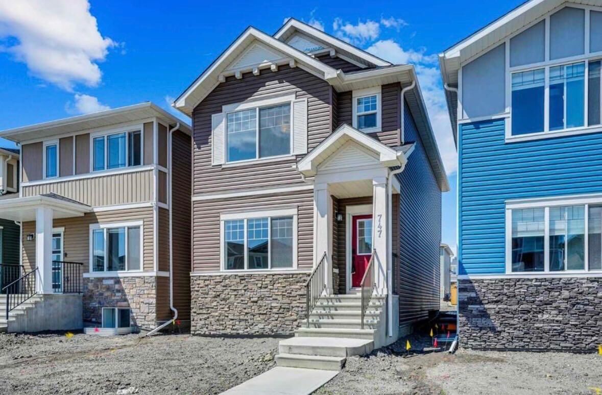 Property Photo: 747 Bayview Hill SW AB T4B 5M5