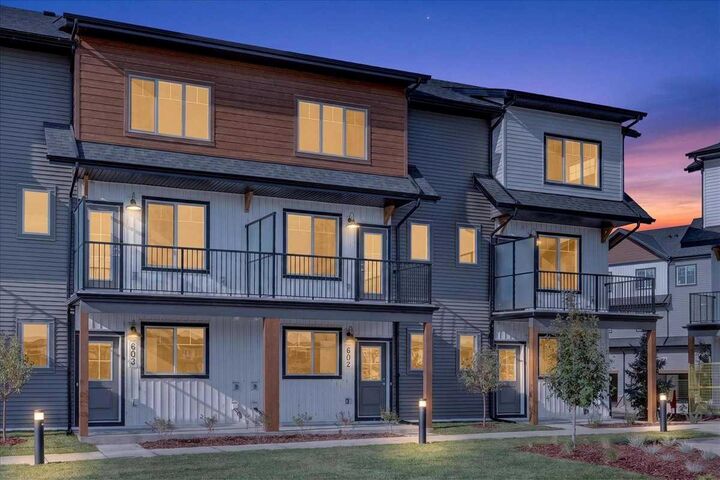 Property Photo: 321 Hotchkiss Drive SE 602 AB T3S 0X5