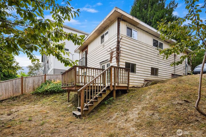 Property Photo: 440 26th Avenue E WA 98112