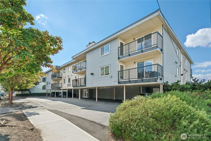 Property Photo:  9255  Greenwood Avenue N 38  WA 98103 
