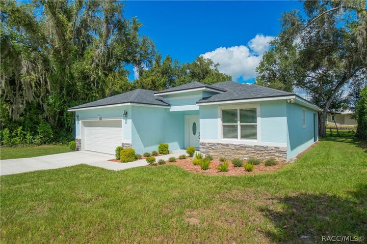 Property Photo:  822 Poplar Street  FL 34452 