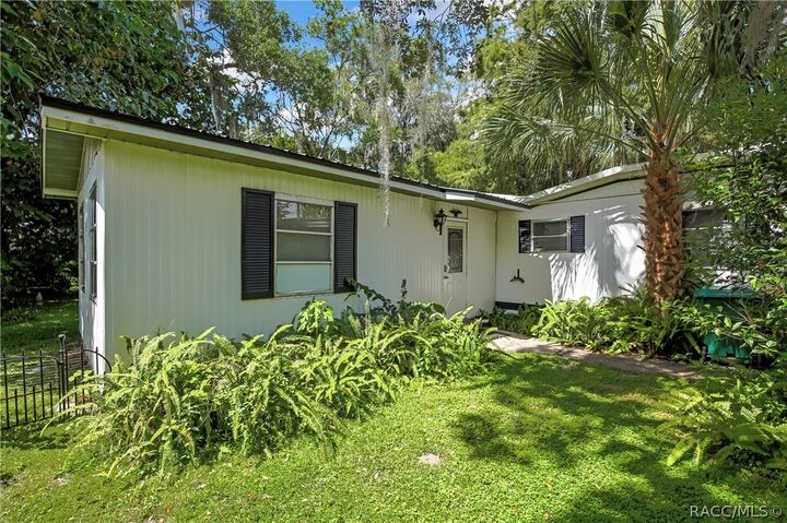 Property Photo: 223 N Line Avenue FL 34450