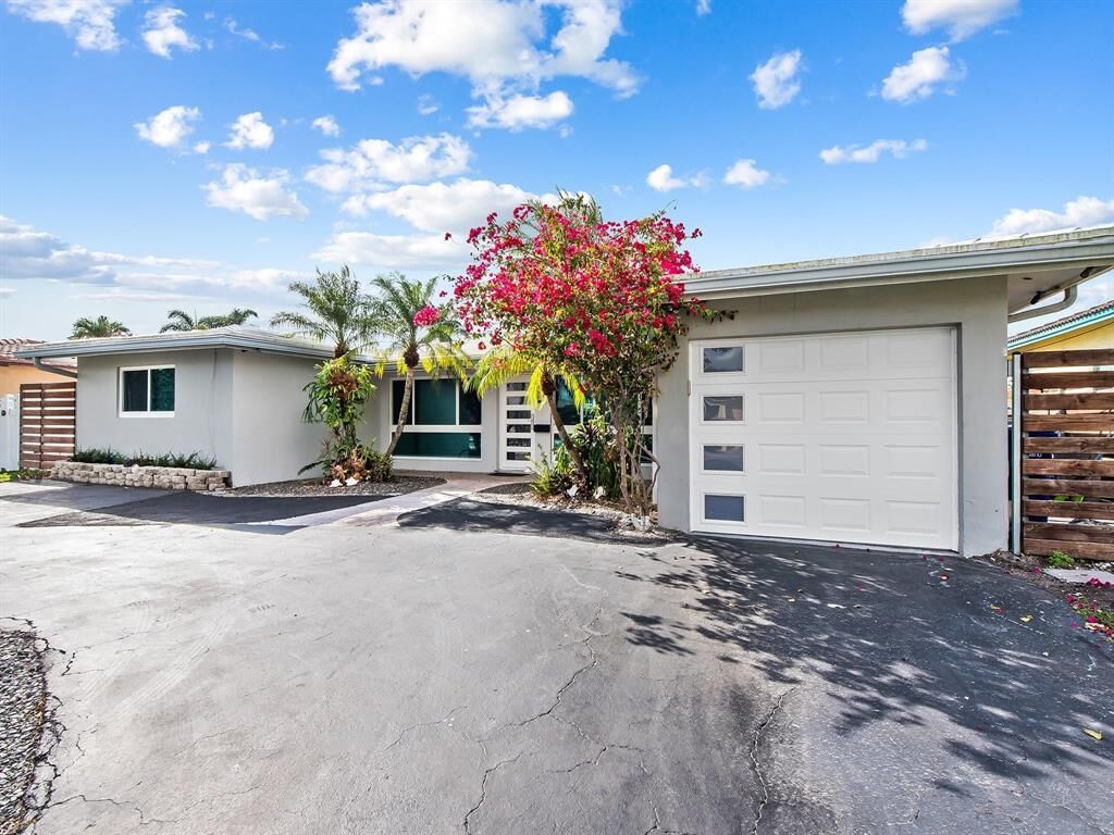 Property Photo:  300 SE 10th Street  FL 33060 