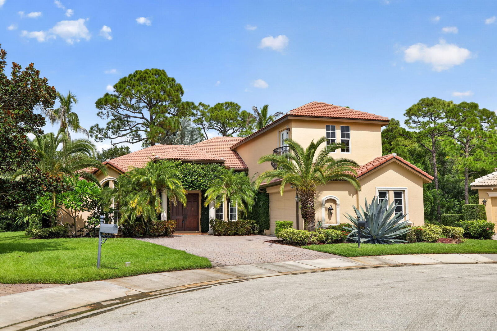 Property Photo: 805 SW Classico Court FL 34986