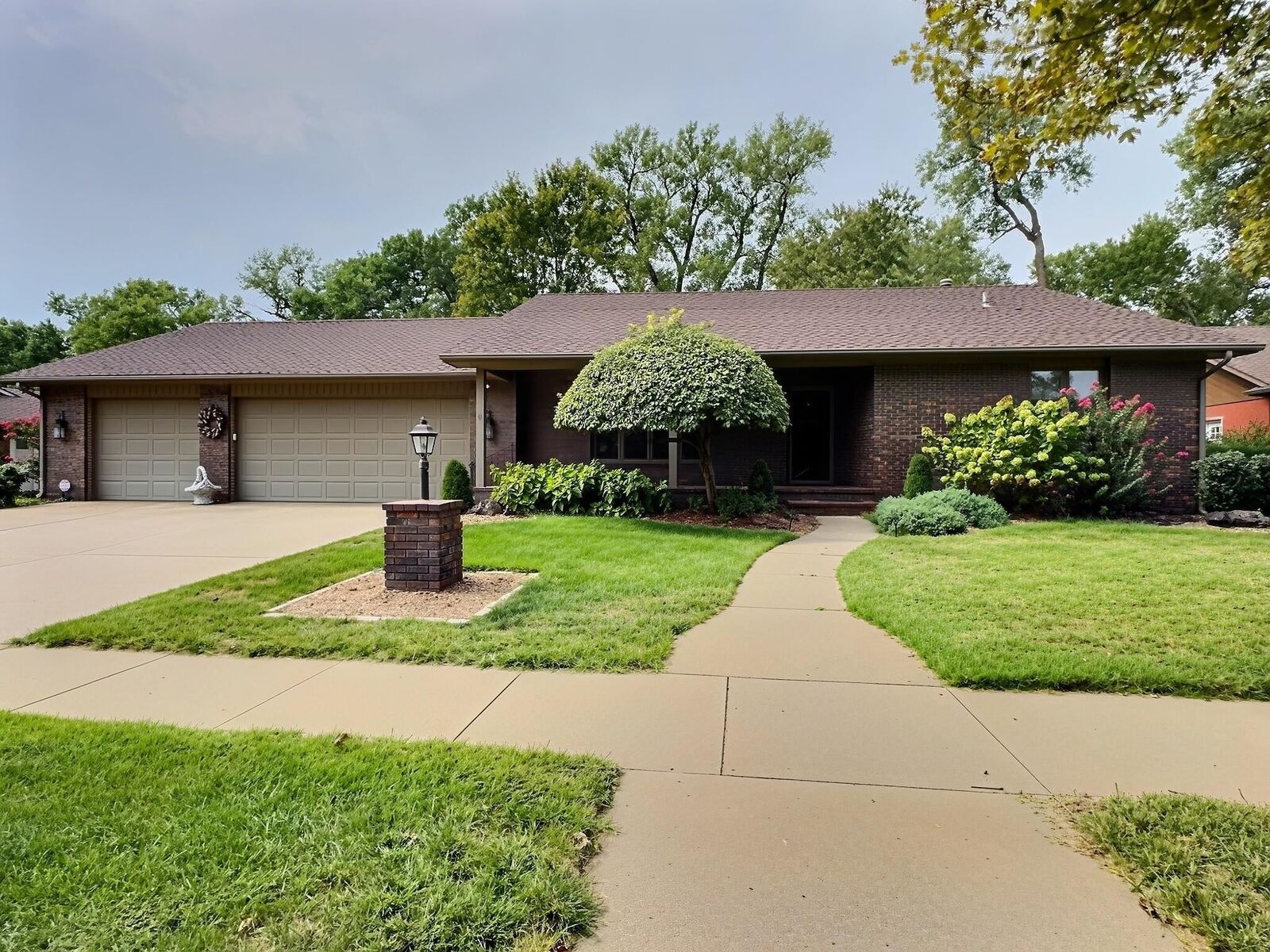 Property Photo:  3 Tanglewood Ln  KS 67502 