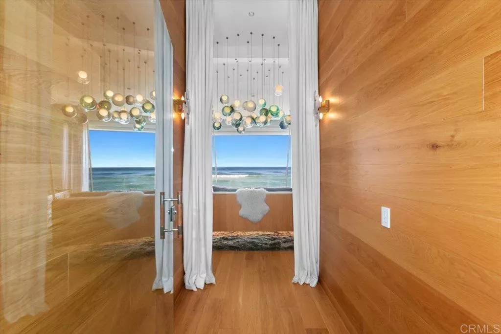 Property Photo:  3709 Ocean Front Walk  CA 92109 