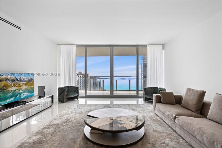 Property Photo:  300 Biscayne Boulevard Way 3304C  FL 33131 