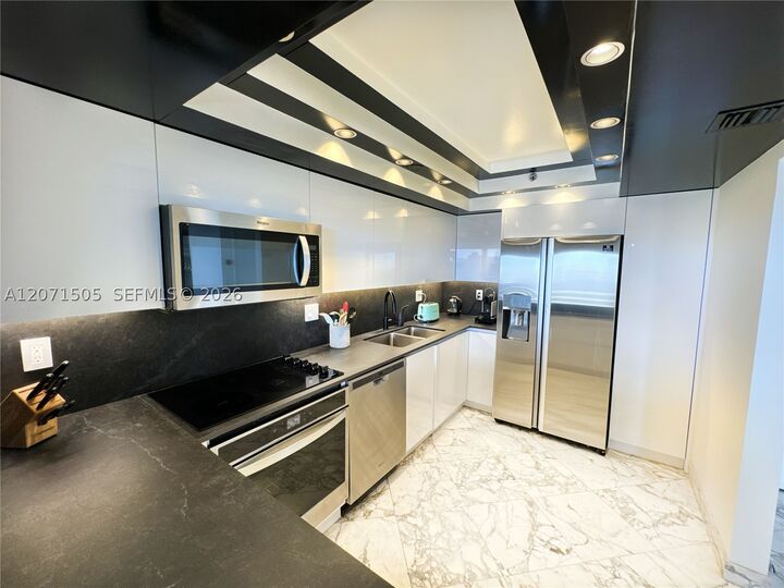 Property Photo: 20355 NE 34th Ct 2027 FL 33180