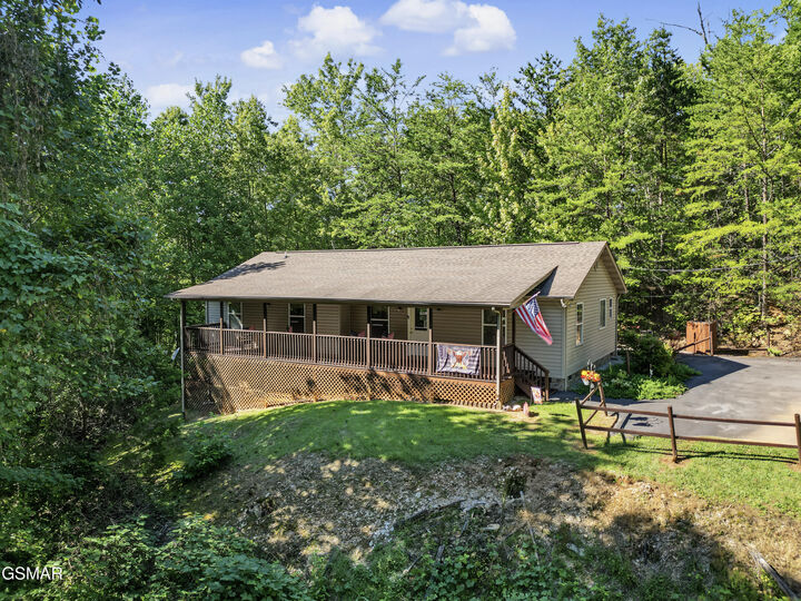 Property Photo:  1533 Honey Bee Cove Way  TN 37863 